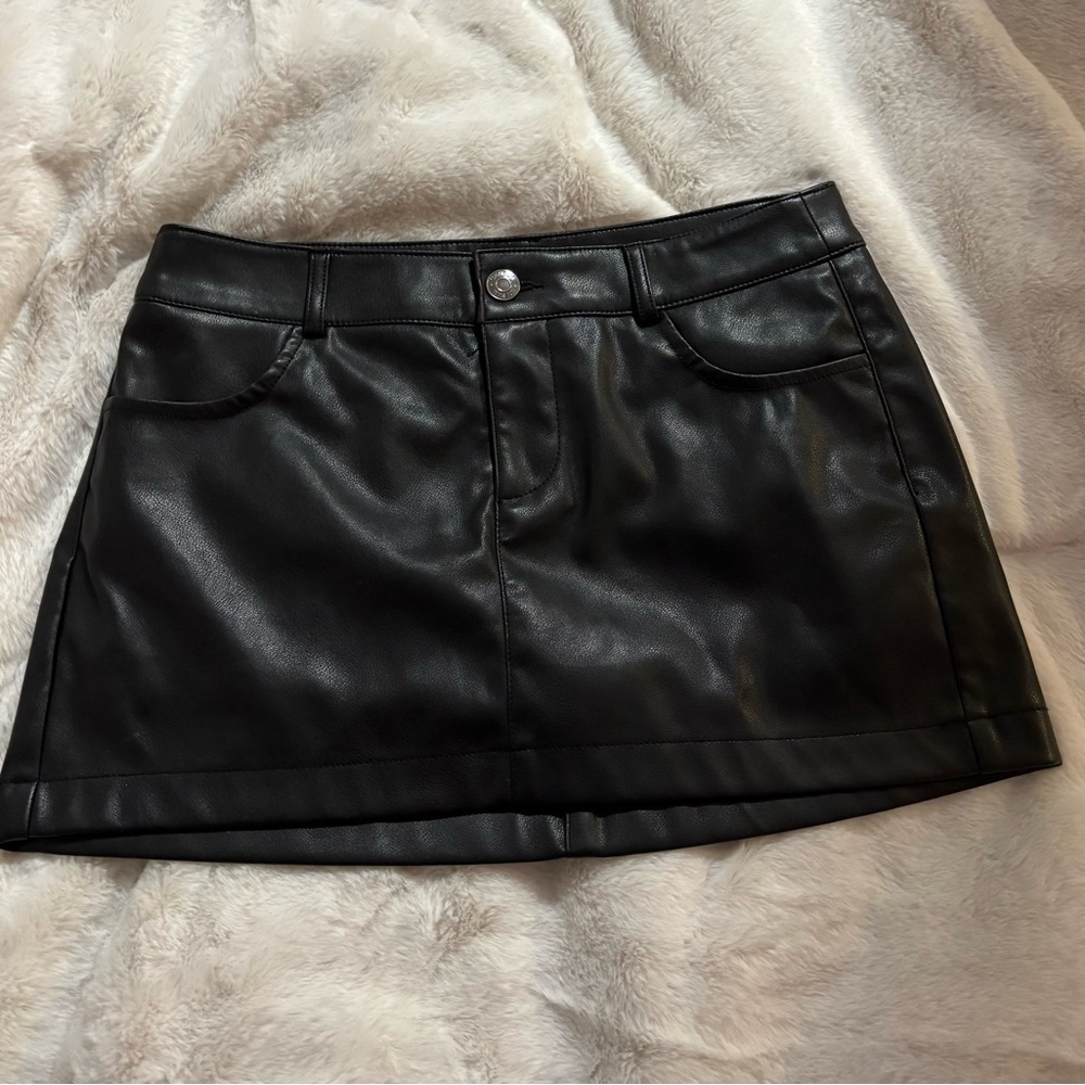 Garage black leather skirt